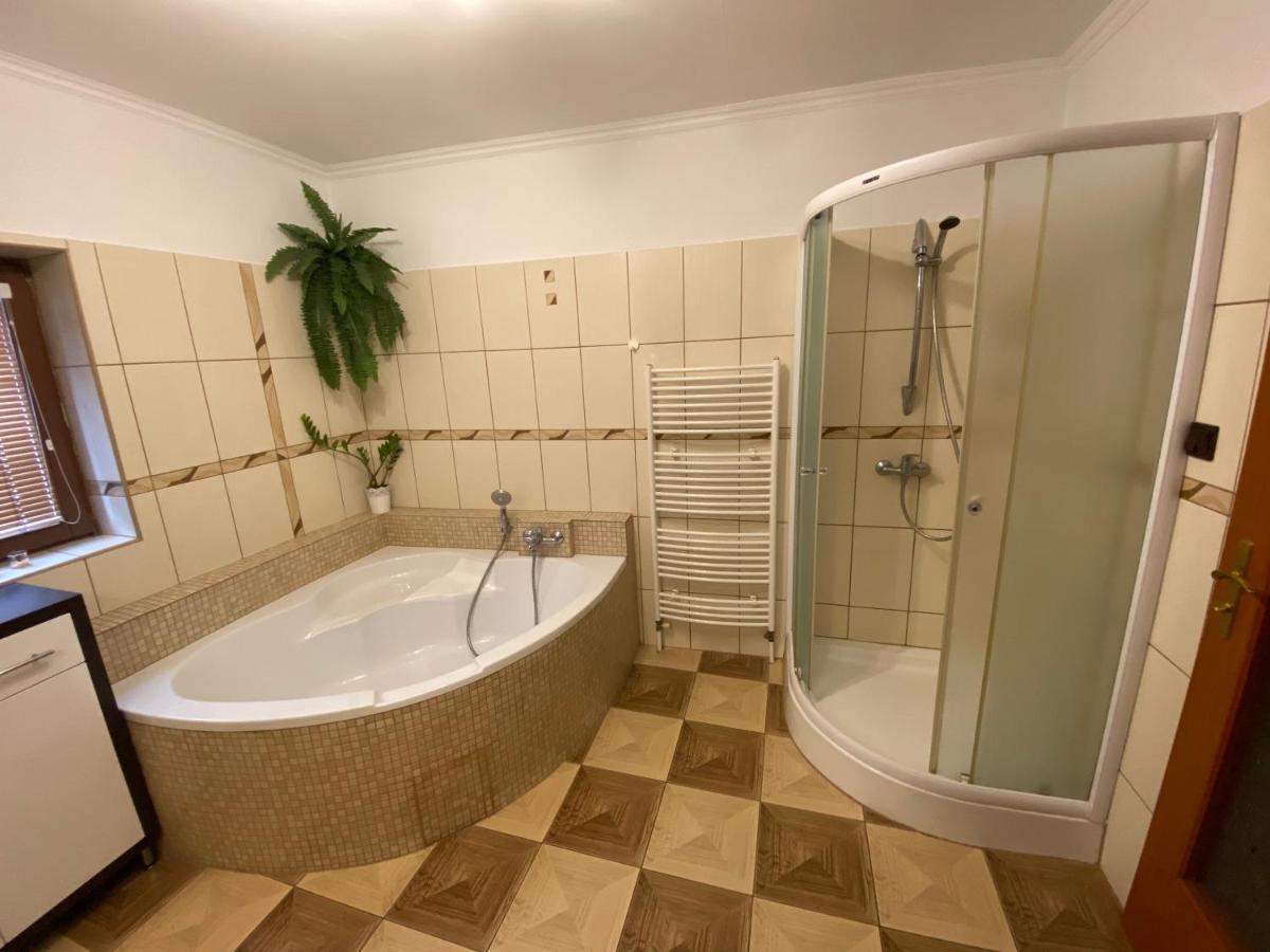 Privat U Zdenky Hotell Tvrdosin Exteriör bild